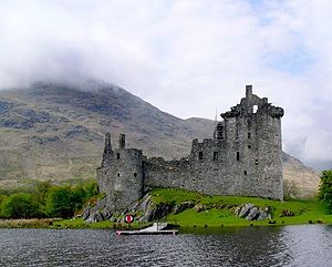 300px-Kilchurn_Castle_from_the_boat